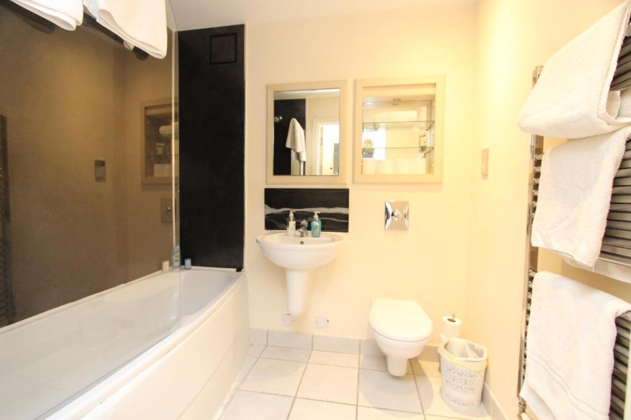 Lovely 2 Bedroom Apartment With Amazing Views In E14 London Kültér fotó